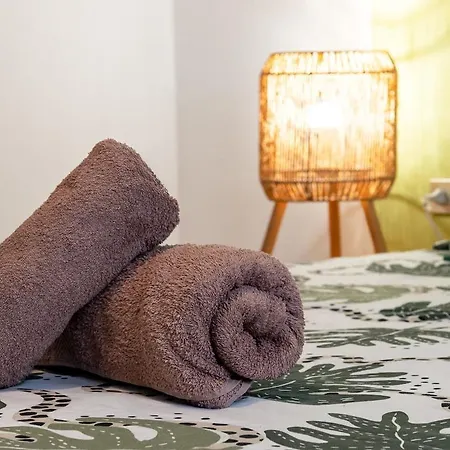דירה Three Bedroom Flat Near Train Station קומו