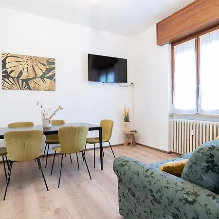 Three Bedroom Flat Near Train Station
