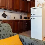 Apartmán Three Bedroom Flat Near Train Station