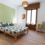 Three Bedroom Flat Near Train Station Apartmán Como