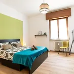Apartmán Three Bedroom Flat Near Train Station Como