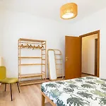 Three Bedroom Flat Near Train Station Como