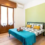 Apartmán Three Bedroom Flat Near Train Station *