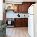 Apartmán Three Bedroom Flat Near Train Station Como