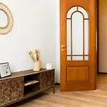 Three Bedroom Flat Near Train Station Apartmán