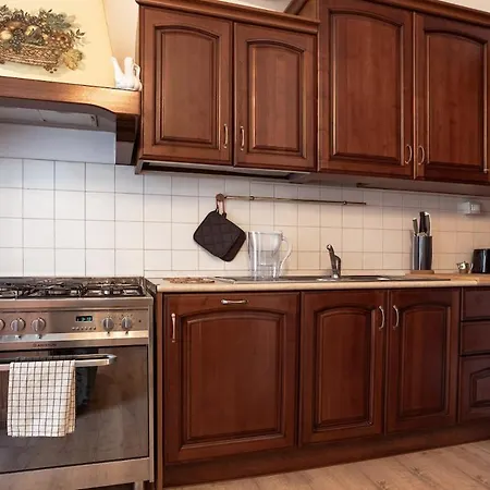 Apartamento Three Bedroom Flat Near Train Station *