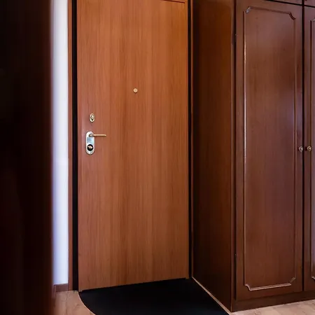 Apartamento Three Bedroom Flat Near Train Station