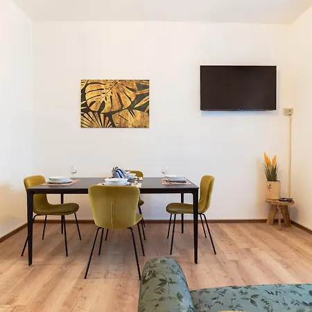 Apartamento Three Bedroom Flat Near Train Station *