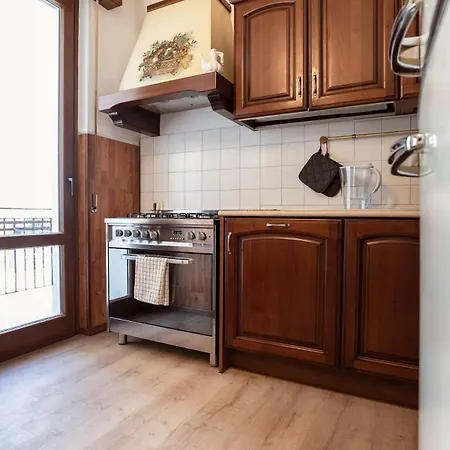 Apartamento Three Bedroom Flat Near Train Station