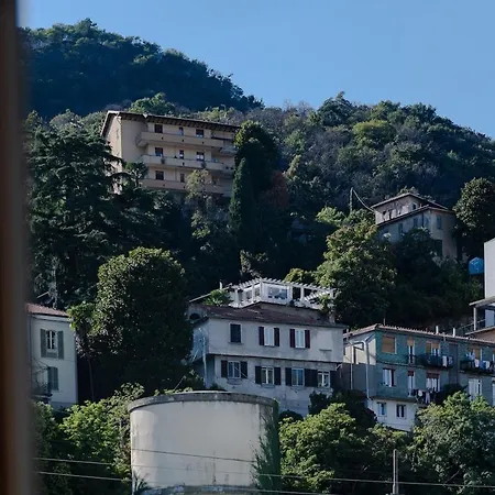 Three Bedroom Flat Near Train Station Apartamento