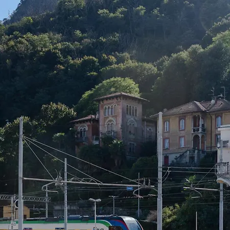 Apartamento Three Bedroom Flat Near Train Station
